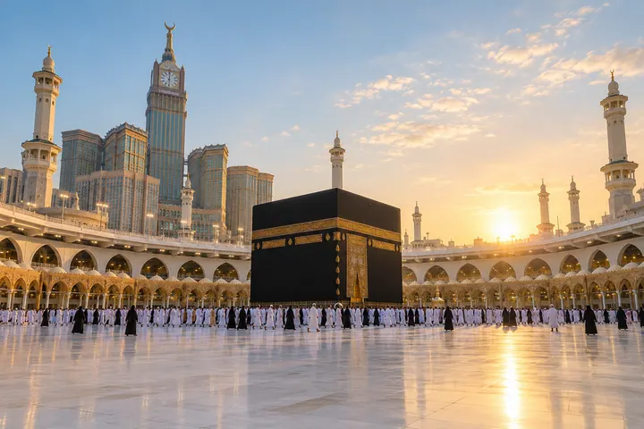 Kaaba and Grand Mosque courtyard in Makkah